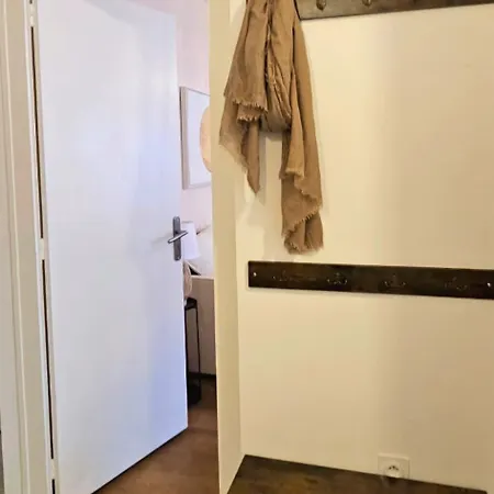 Dépaysant à *